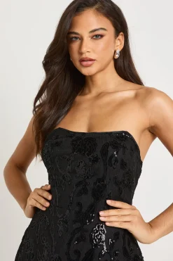 boohoo Robe Mini Patineuse Bandeau En Velours À Motif Dentelle Damassée Structurée<Femme Satin Et Dentelle|Robes Patineuses
