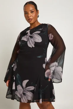 Robe mini patineuse en chiffon à manches longues Plus Floral
