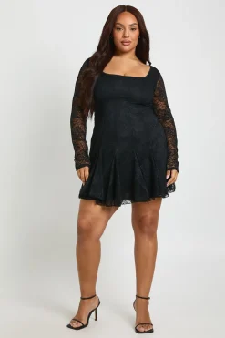 Robe Mini Patineuse à Godets en Dentelle Grande Taille
