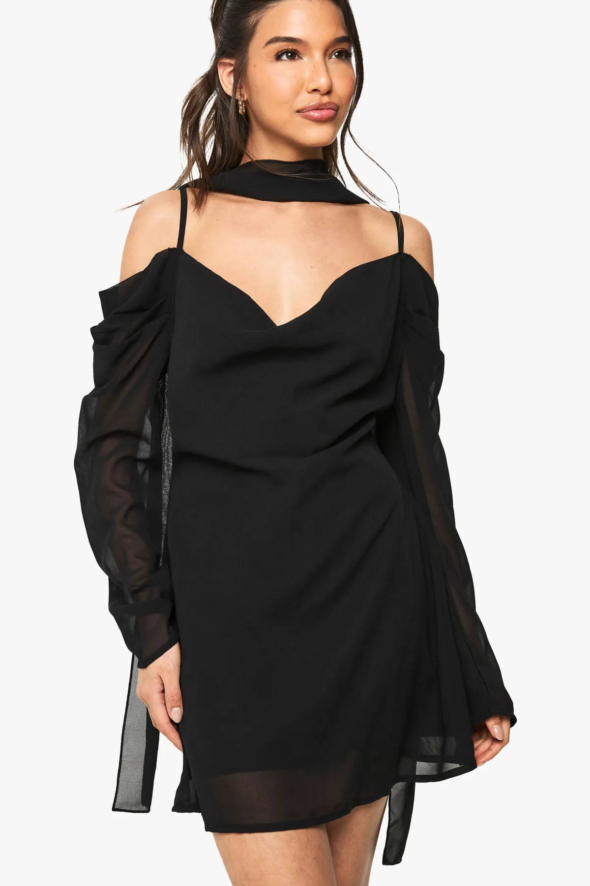 boohoo Robe mini à épaules dénudées avec détail foulard en chiffon<Femme Robes Patineuses|Robes