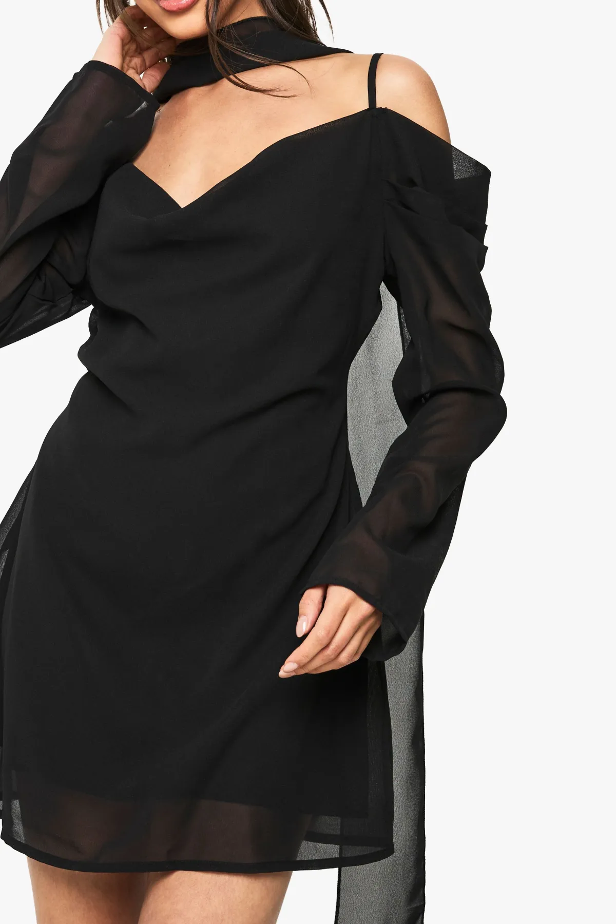 boohoo Robe mini à épaules dénudées avec détail foulard en chiffon<Femme Robes Patineuses|Robes