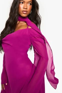 Robe mini à épaules dénudées avec détail de foulard en chiffon