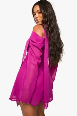 Robe mini à épaules dénudées avec détail de foulard en chiffon