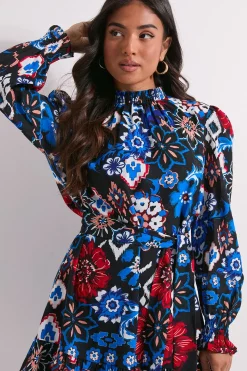 Robe Mini Petite à Col Froncé et Ceinture à Nouer