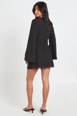 Robe Mini Petite À Manches Évasées Et Finitions En Dentelle