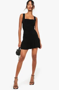Robe mini plissée à col carré et détails froncés