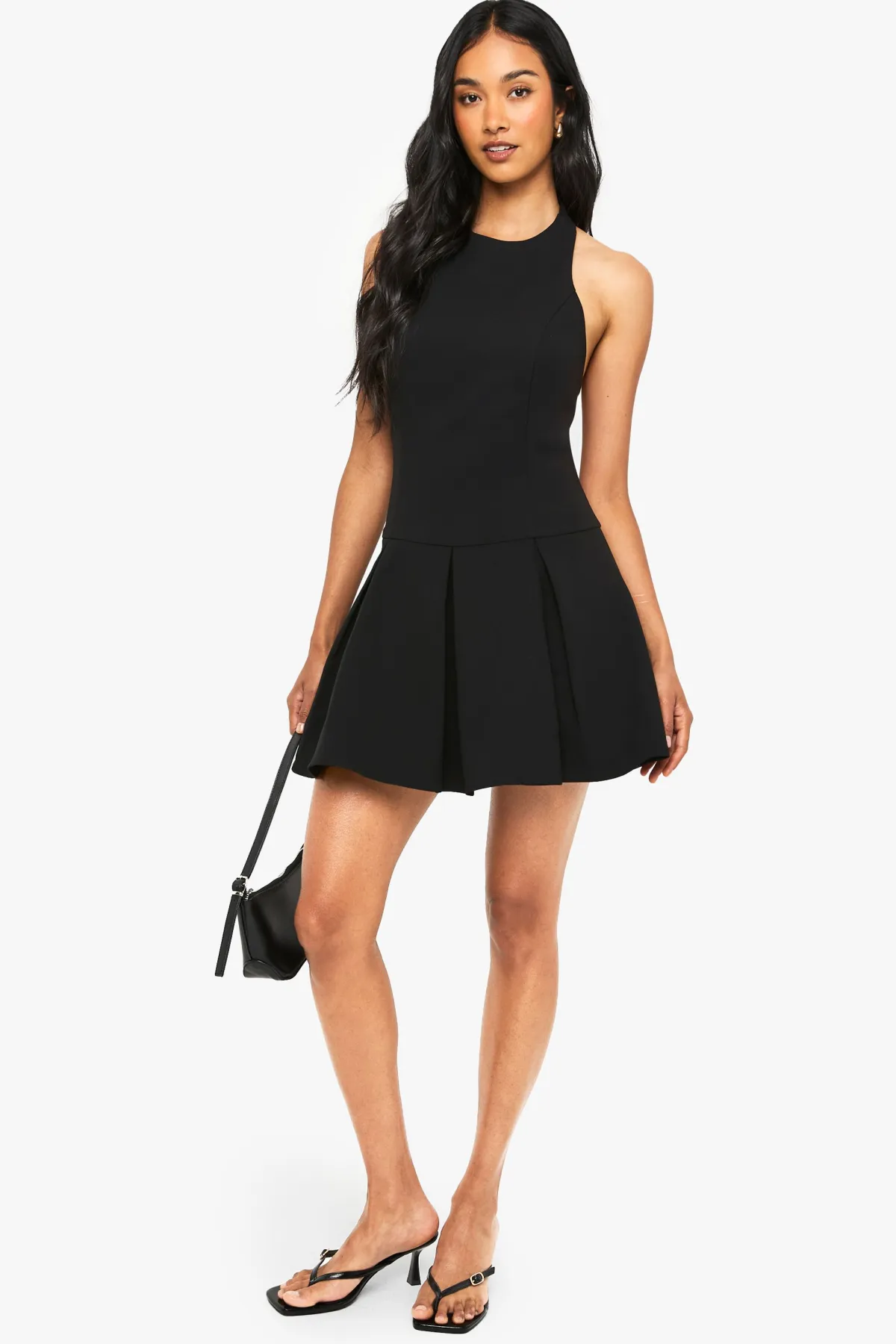 boohoo Robe mini plissée à encolure haute sur mesure<Femme Robes Patineuses|Robes