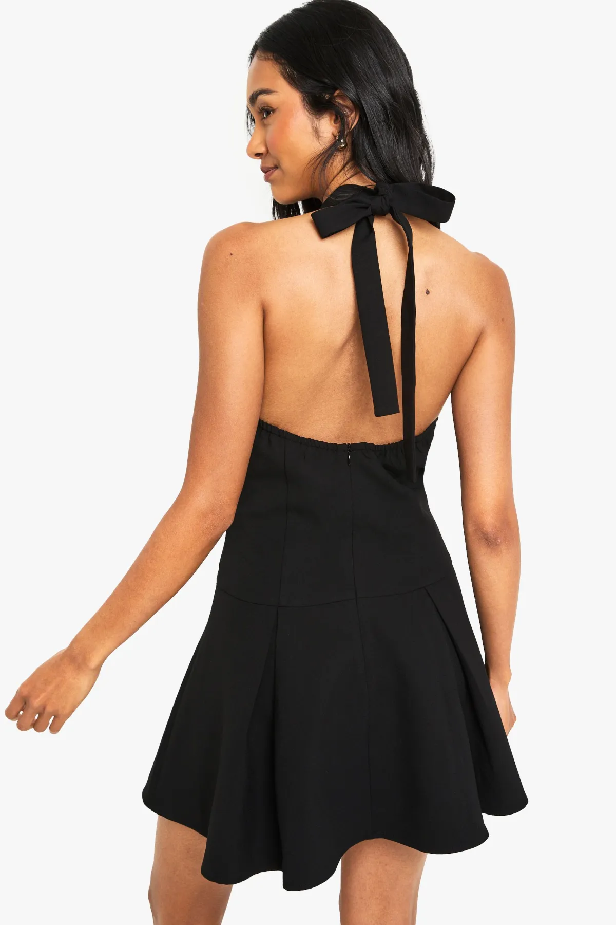 boohoo Robe mini plissée à encolure haute sur mesure<Femme Robes Patineuses|Robes