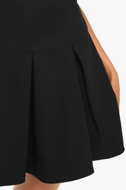 boohoo Robe mini plissée à encolure haute sur mesure<Femme Robes Patineuses|Robes