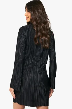boohoo Robe mini plissée à manches longues évasée<Femme Robes Patineuses|Robes À Manches Longues