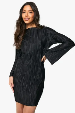 boohoo Robe mini plissée à manches longues évasée<Femme Robes Patineuses|Robes À Manches Longues