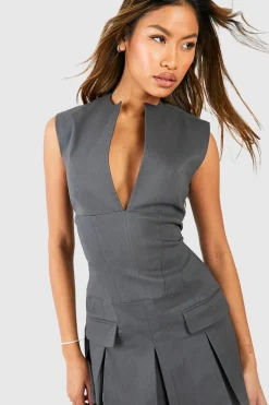 Robe mini plissée sur mesure à encolure à encoche