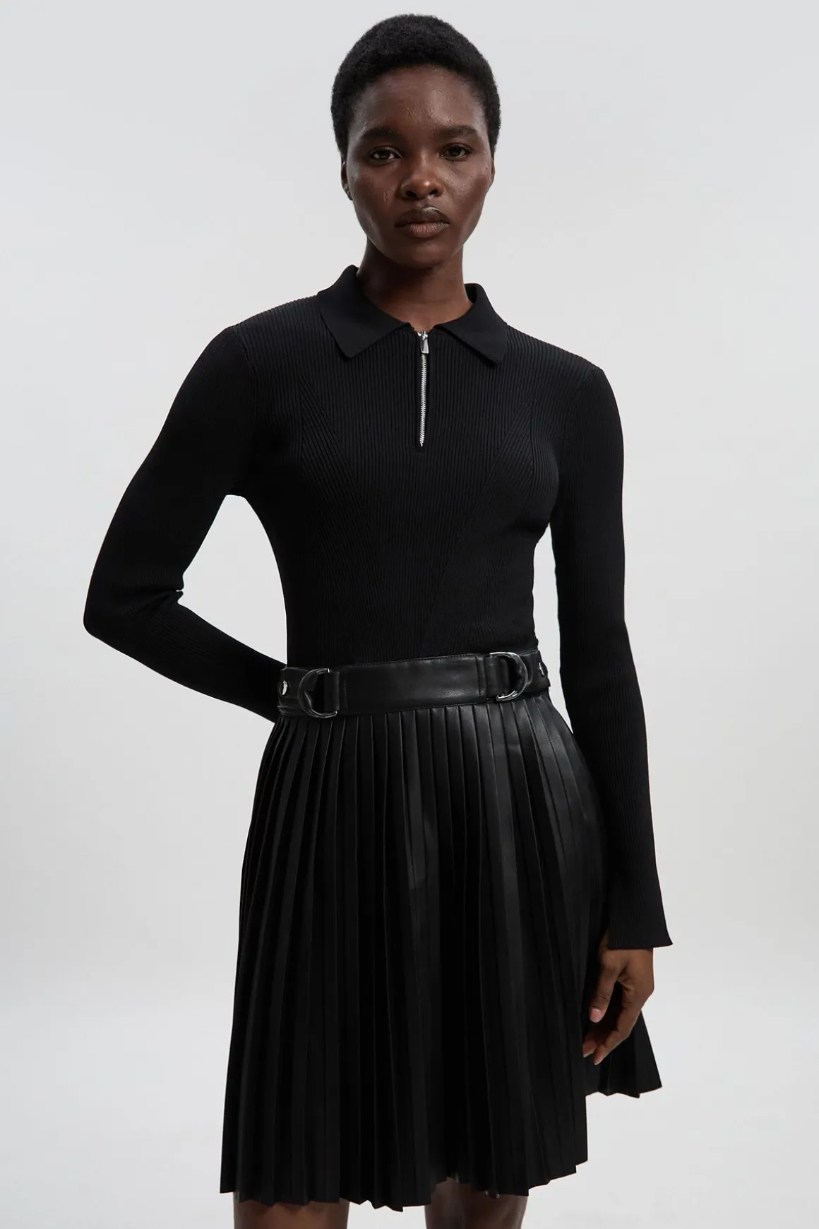 Robe Mini Plissée Tall à Col Zippé en Maille et synthétique