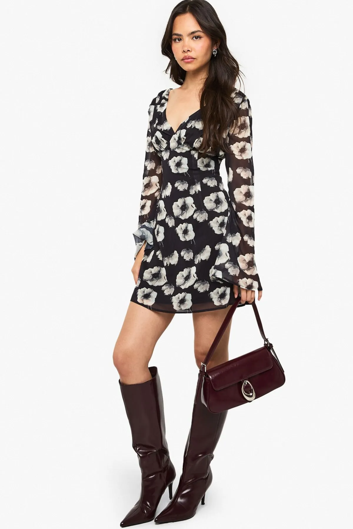 boohoo Robe Mini à Plongeant en Mousseline Florale<Femme Robes À Manches Longues|Robes
