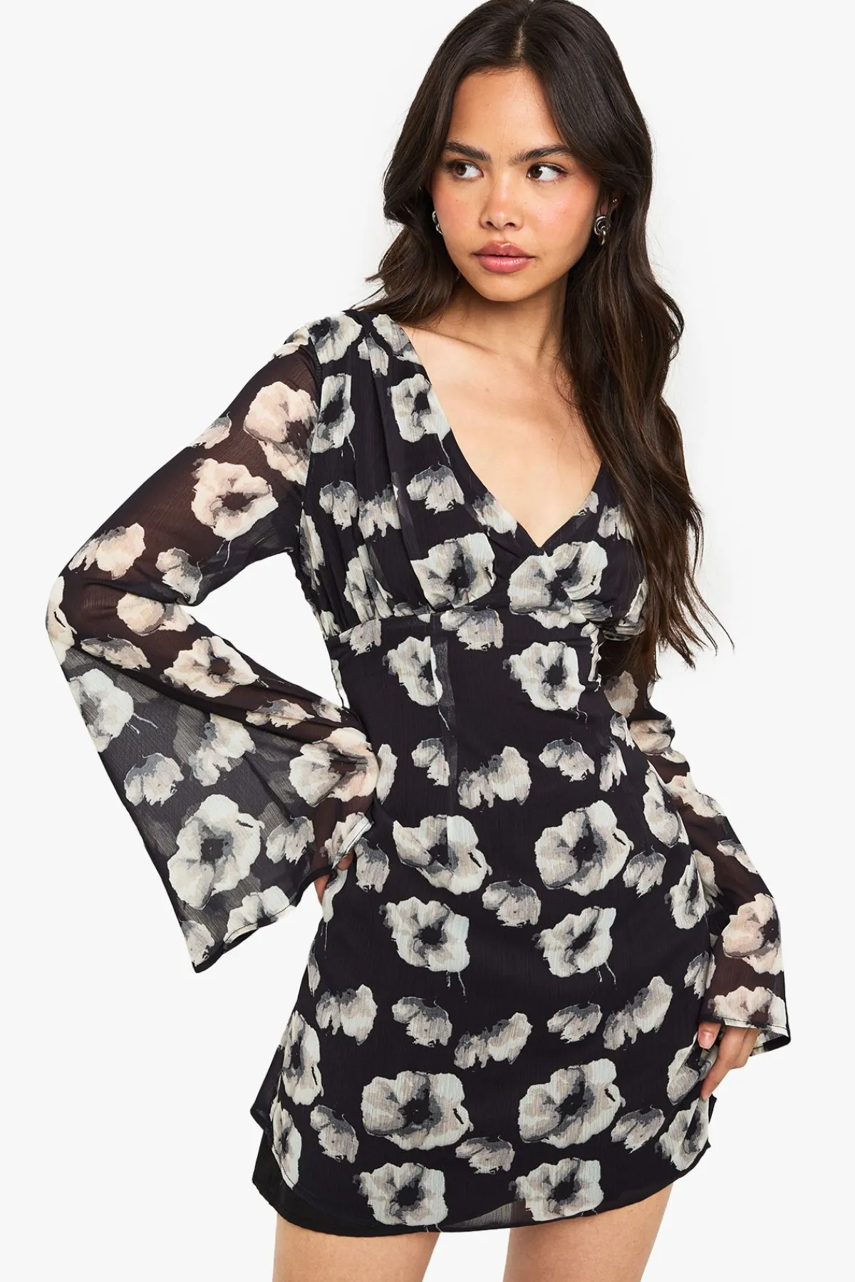 boohoo Robe Mini à Plongeant en Mousseline Florale<Femme Robes À Manches Longues|Robes
