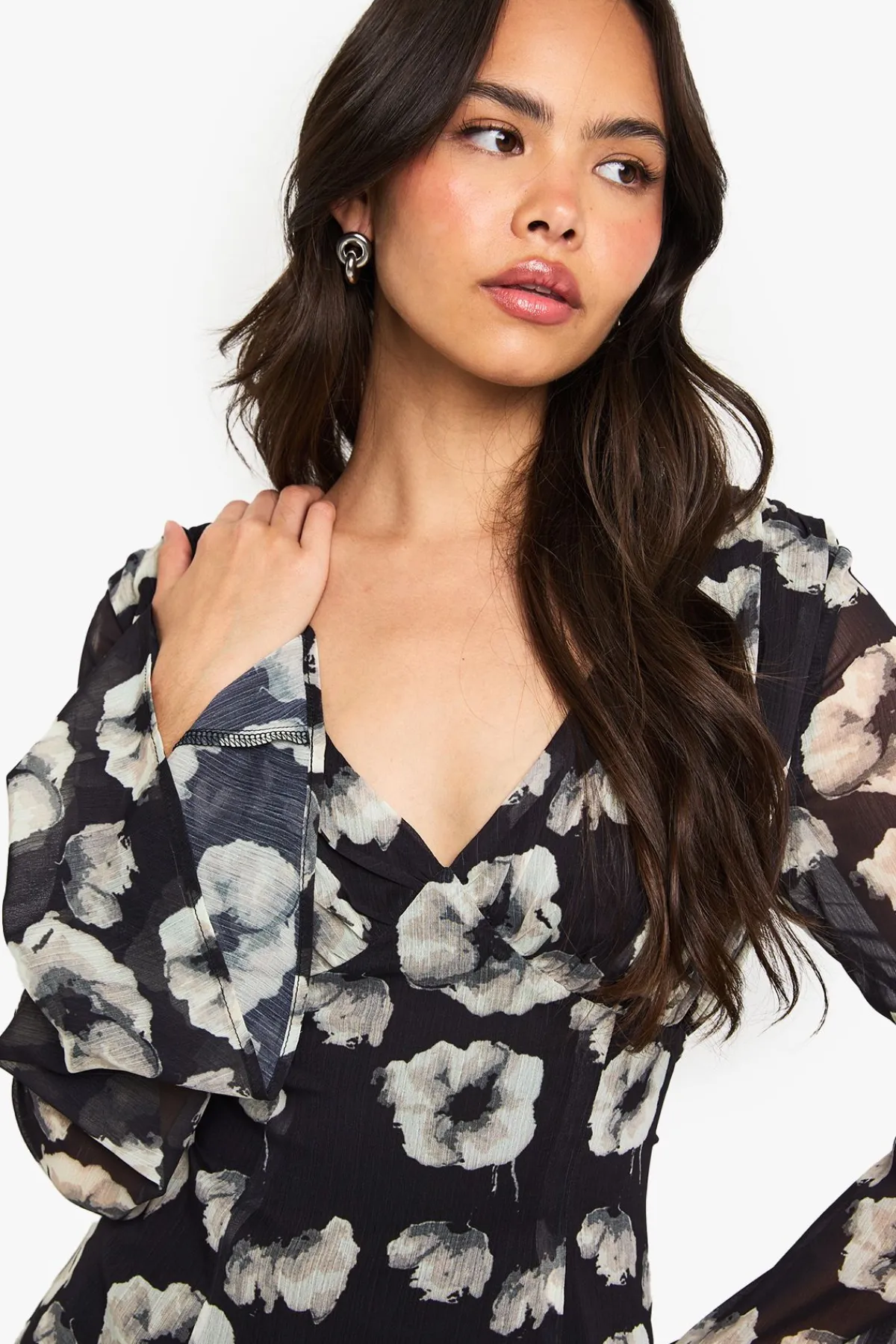 boohoo Robe Mini à Plongeant en Mousseline Florale<Femme Robes À Manches Longues|Robes