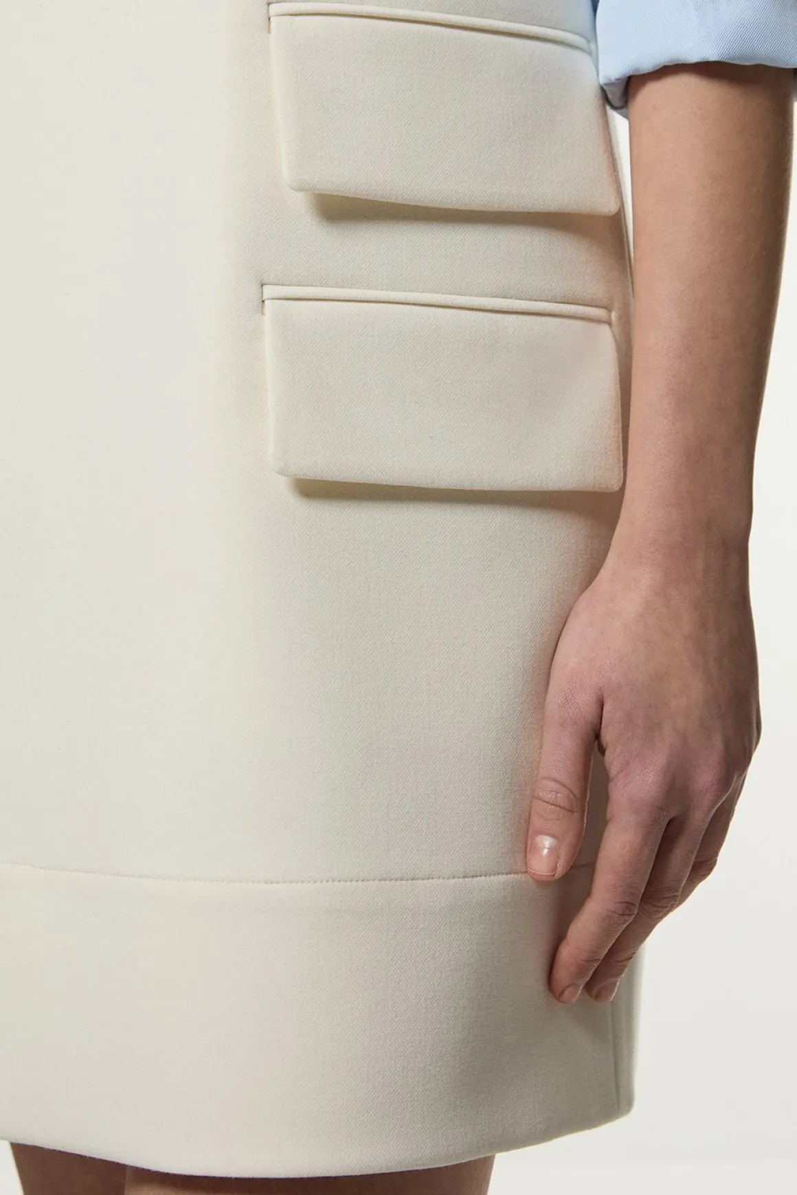 Robe mini à poche sur-mesure en stretch compact essentiel