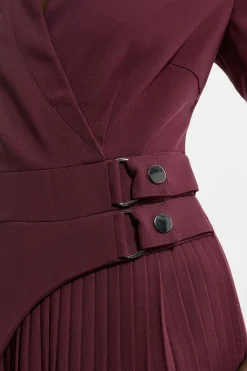 Robe Mini Portefeuille Ajustée en Crêpe avec Plis Militaires et Col Cranté