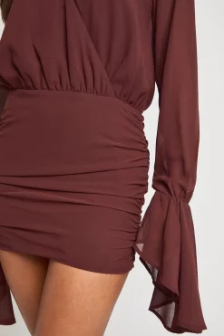 Robe mini portefeuille en chiffon à manches évasées et froncée