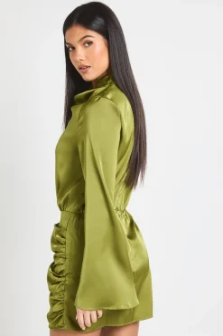 Robe mini portefeuille en satin à encolure drapée haute