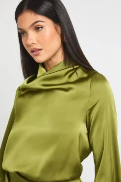 Robe mini portefeuille en satin à encolure drapée haute