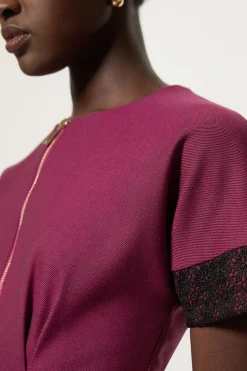 Robe mini pour grandes tailles à la coupe tailleur, en sergé et dentelle mixte, avec zip à l'avant
