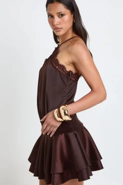 Robe Mini Satinée À Dentelle Et Ourlet Tombant