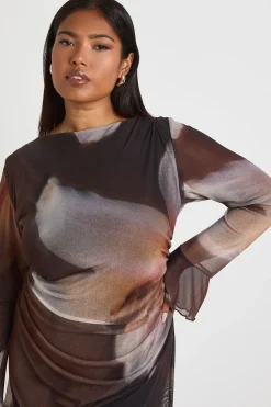 boohoo Robe mini shift florale froncée pour grande taille<Femme Robes À Manches Longues|Robes