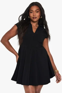 Robe Mini Skater Ajustée à Col Montant
