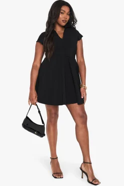 Robe Mini Skater Ajustée à Col Montant