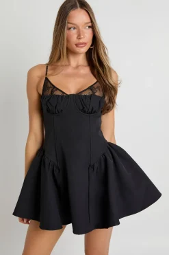 Robe mini skater à détails en dentelle structurée