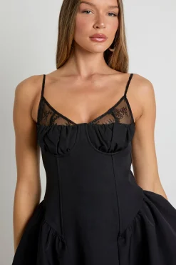 Robe mini skater à détails en dentelle structurée