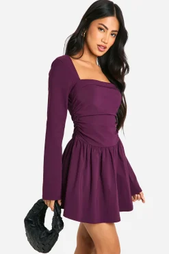 boohoo Robe Mini Skater à Encolure Carrée et Manches Longues<Femme Robes Patineuses|Robes À Manches Longues