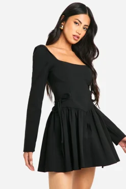 boohoo Robe Mini Skater à Manches Longues et Ceinture Nouée<Femme Robes Patineuses|Robes À Manches Longues