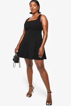 boohoo Robe Mini Skater à Panneaux Structurés en Bengaline Double Plus<Femme Robes Patineuses|Robes