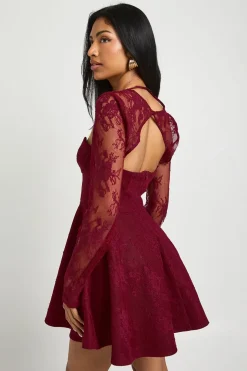 Robe Mini Skater Structurée en Dentelle