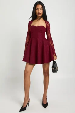 Robe Mini Skater Structurée en Dentelle
