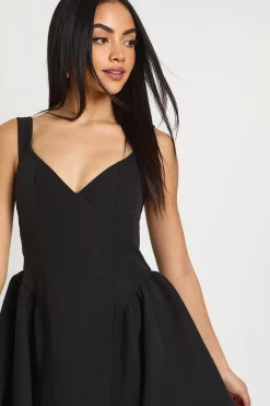 Robe mini skater à volume structurée Bardot
