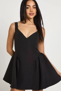 Robe mini skater à volume structurée Bardot