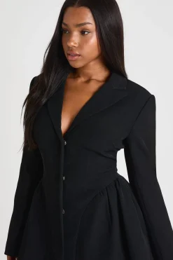 Robe mini skateur ajustée à manches longues et à col