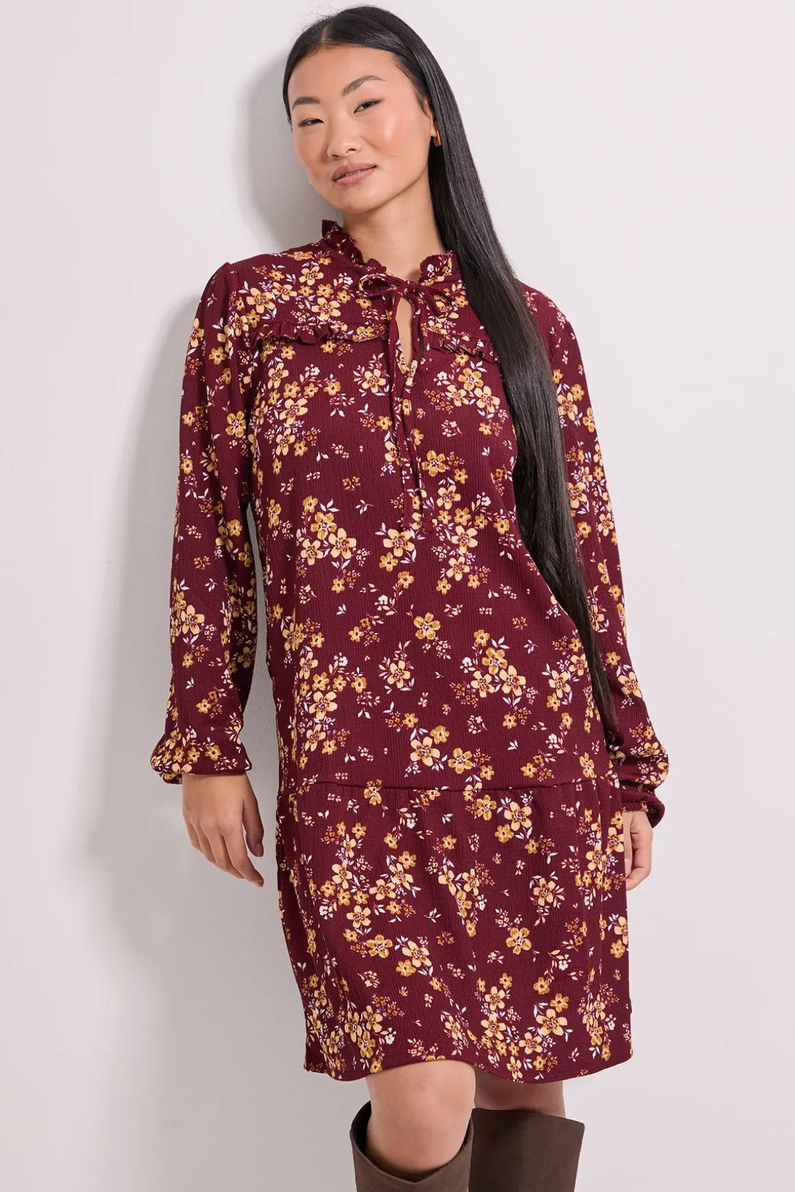 Robe Mini Smock à Étages en Jersey Petite Taille avec Motif Floral Jaune et Col Noué