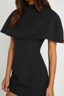 Robe Mini Structurée Ajustée Avec Détail Cape Rabattue