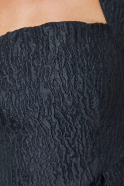 Robe Mini Structurée à Bretelles en Tissu Froissé