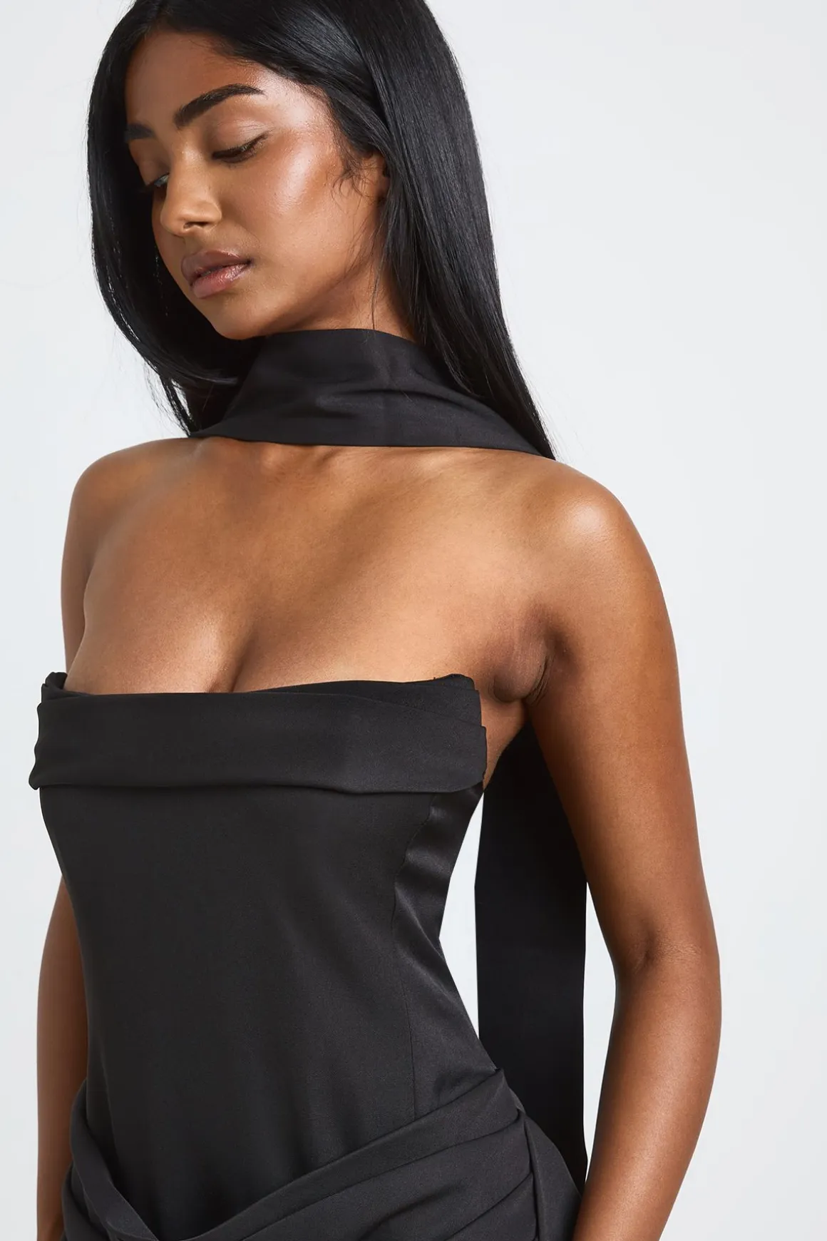 Robe Mini Structurée À Détail Corset Et Drapé Latéral