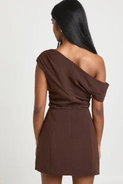 Robe mini structurée effet lin à épaules dénudées