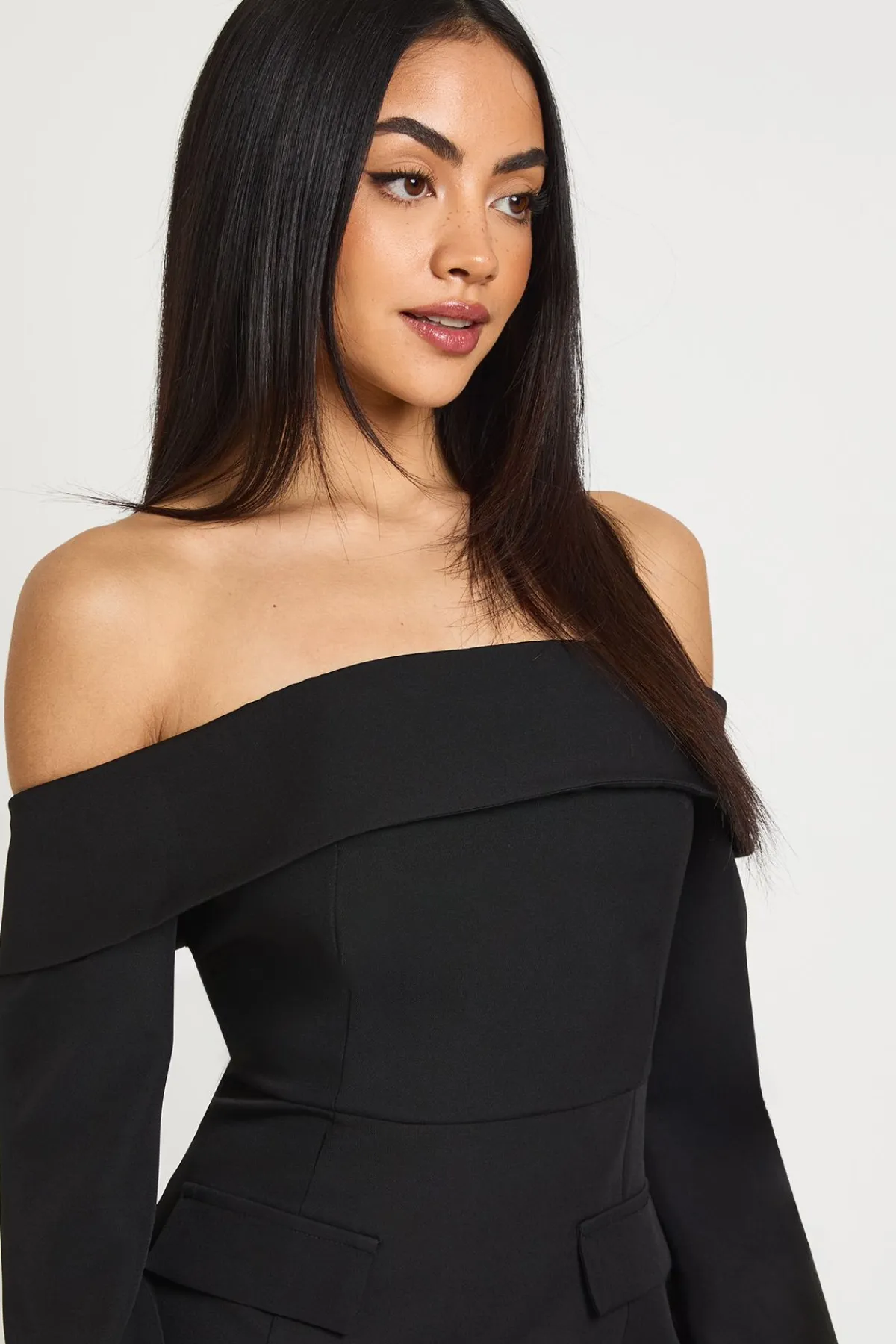 boohoo Robe Mini Structurée Petite Taille À Encolure Bardot<Femme Tailleurs|Robes Remise De Diplôme