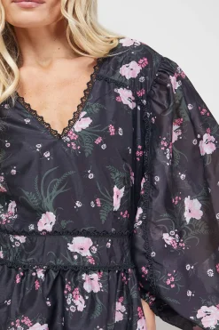 Robe Mini Étagée à Col V avec Détails d'Imprimé et de Finitions