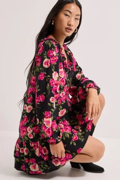 Robe Mini Étagée Petite à Manches Bouffantes et Col Fleuri Noir