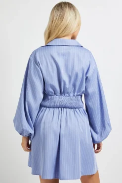 Robe Mini à Taille Froncée avec Détail Col à Fines Rayures