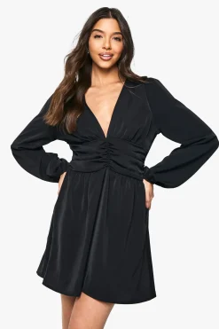 boohoo Robe mini à taille froncée et décolleté plongeant<Femme Robes Patineuses|Robes À Manches Longues